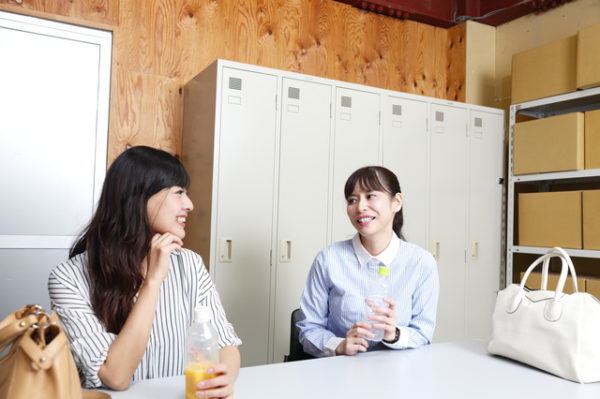 談笑するママ薬剤師